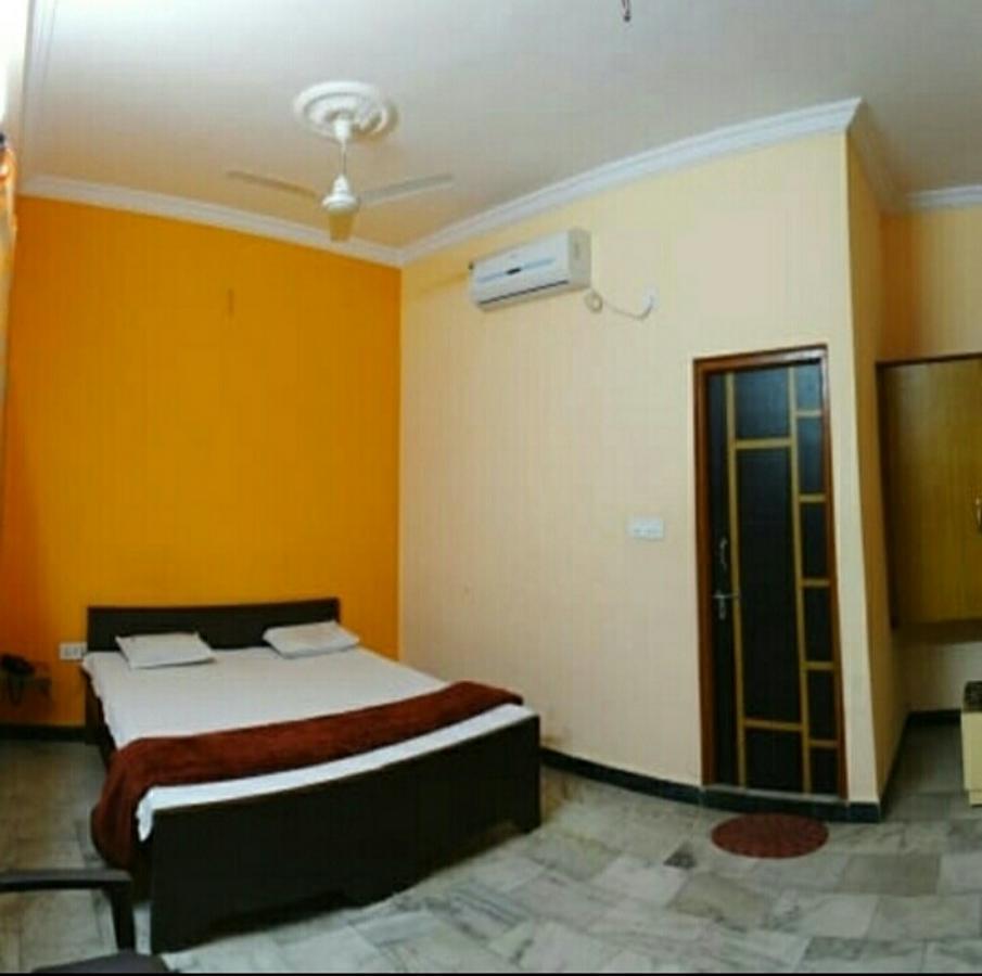 Ganga Palace Hotel Уджайн Екстериор снимка