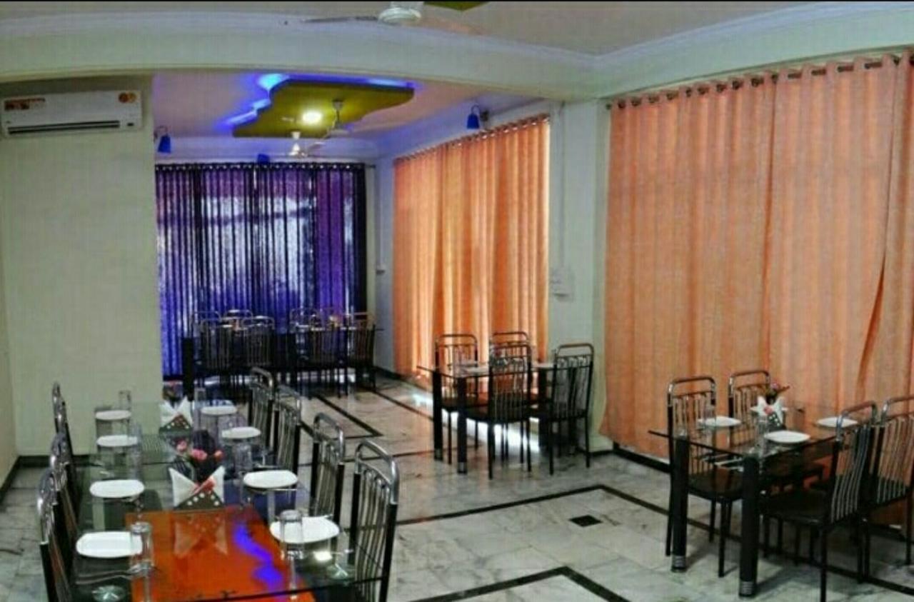 Ganga Palace Hotel Уджайн Екстериор снимка