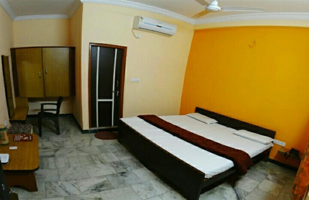 Ganga Palace Hotel Уджайн Екстериор снимка